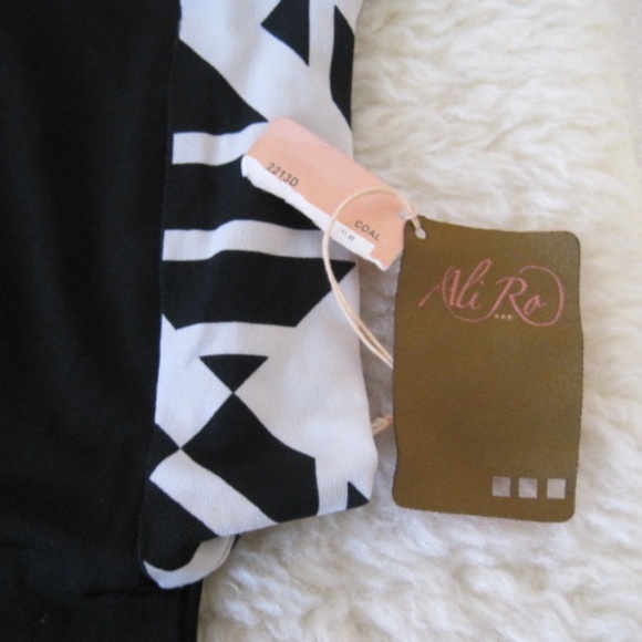 ALI-RO Tunic Dress - Picture 5 of 7